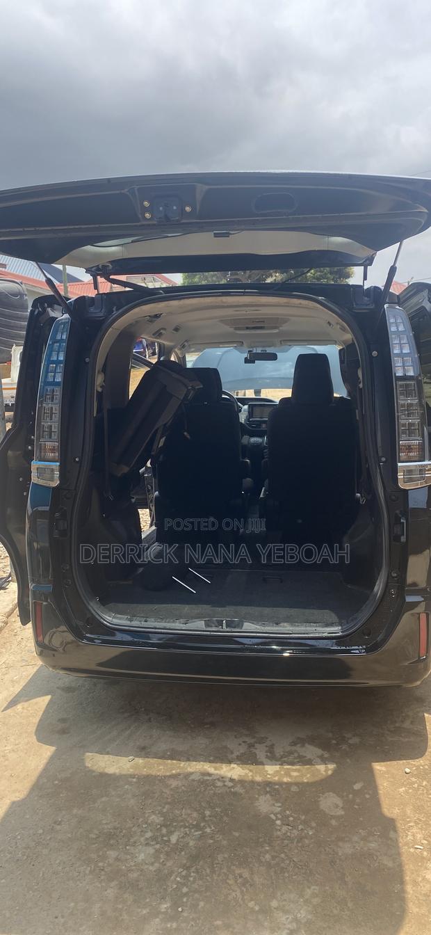 Toyota Voxy V 2WD 7-Seater 2014 Black