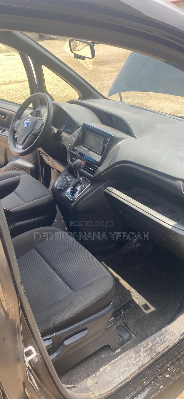 Toyota Voxy V 2WD 7-Seater 2014 Black
