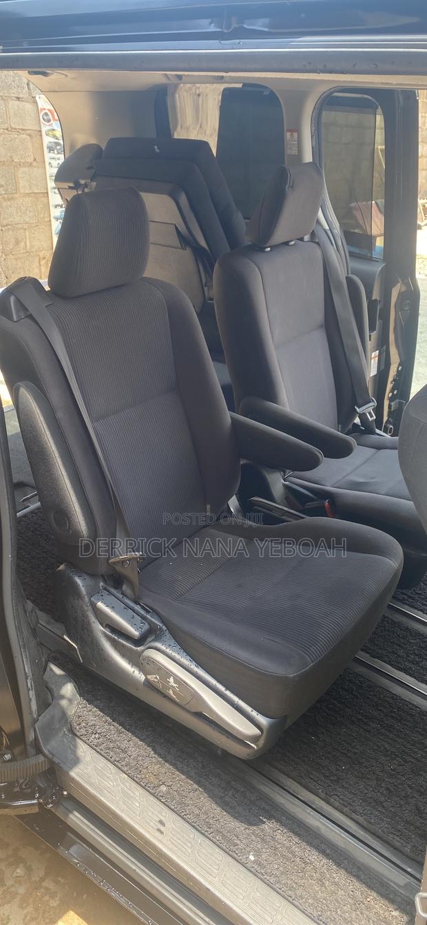 Toyota Voxy V 2WD 7-Seater 2014 Black