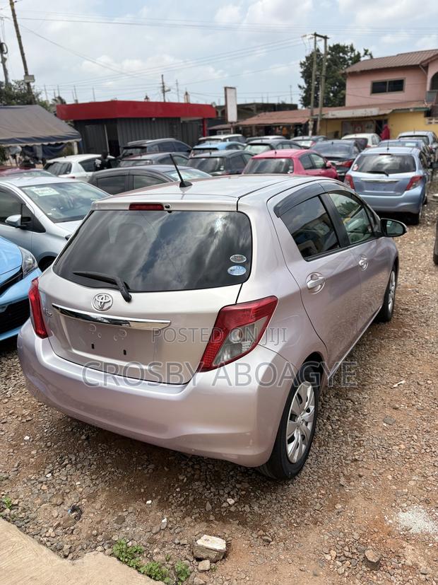 Toyota Vitz 1.3 FWD 5dr 2013 Silver