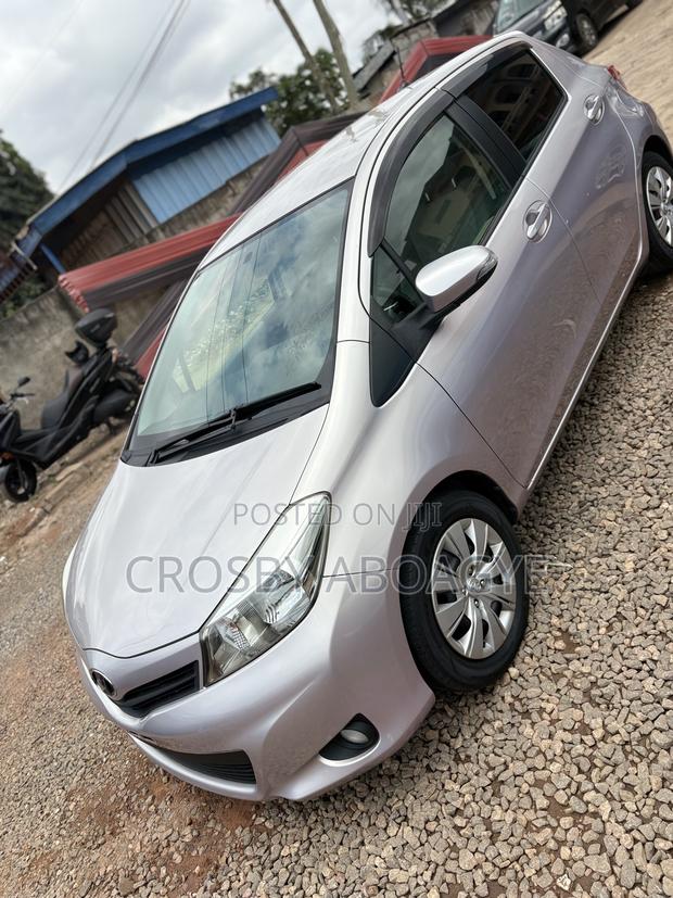 Toyota Vitz 1.3 FWD 5dr 2013 Silver