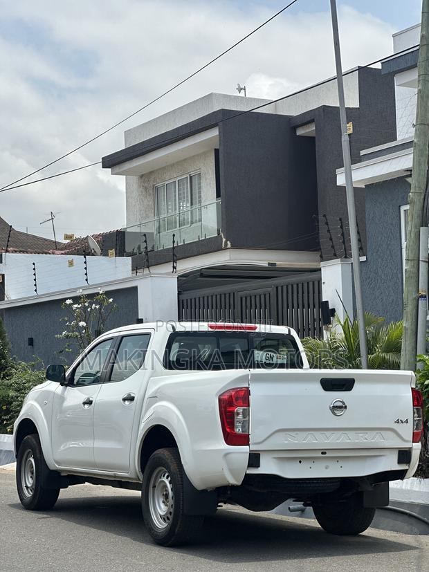 Nissan Navara 2023 White