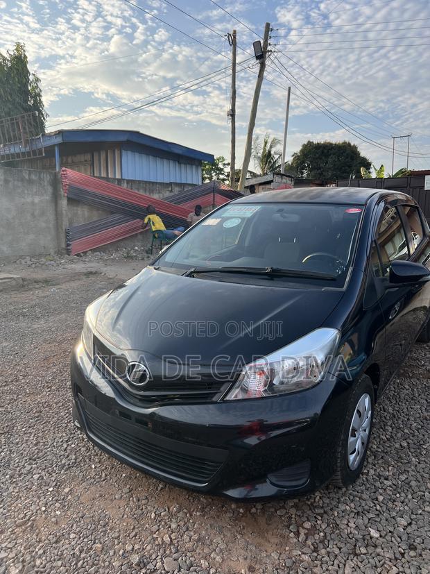 Toyota Vitz 1.3 FWD 5dr 2012 Black
