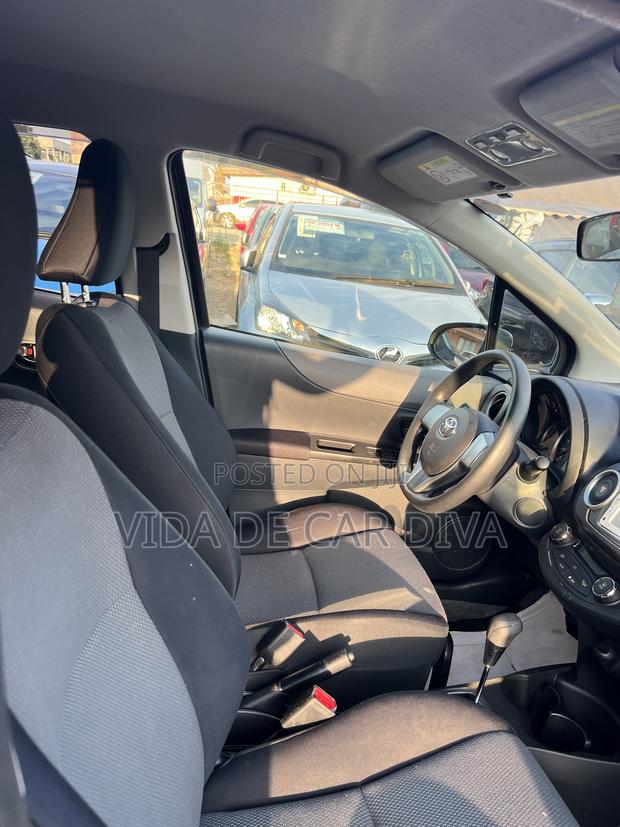 Toyota Vitz 1.3 FWD 5dr 2012 Black