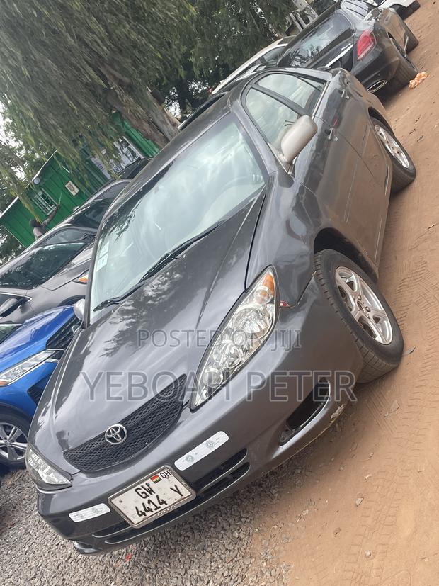 Toyota Camry 2000 Gray