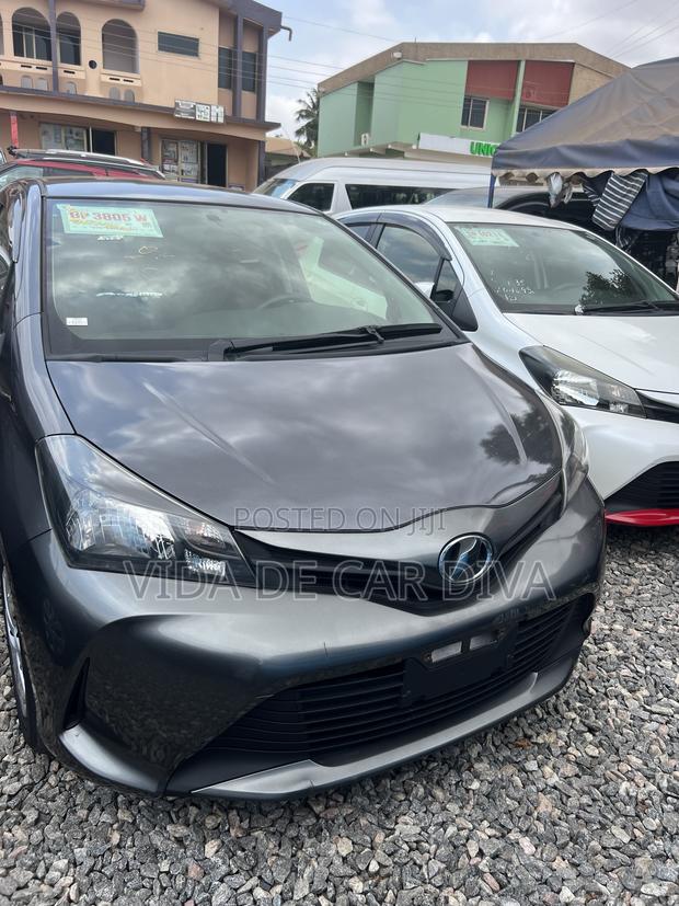 Toyota Vitz 1.3 FWD 5dr 2015 Gray
