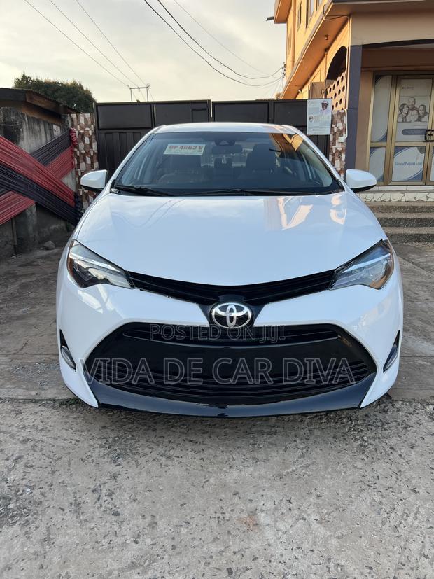 Toyota Corolla SE 4dr Sedan (1.8L 4cyl CVT) 2017 White