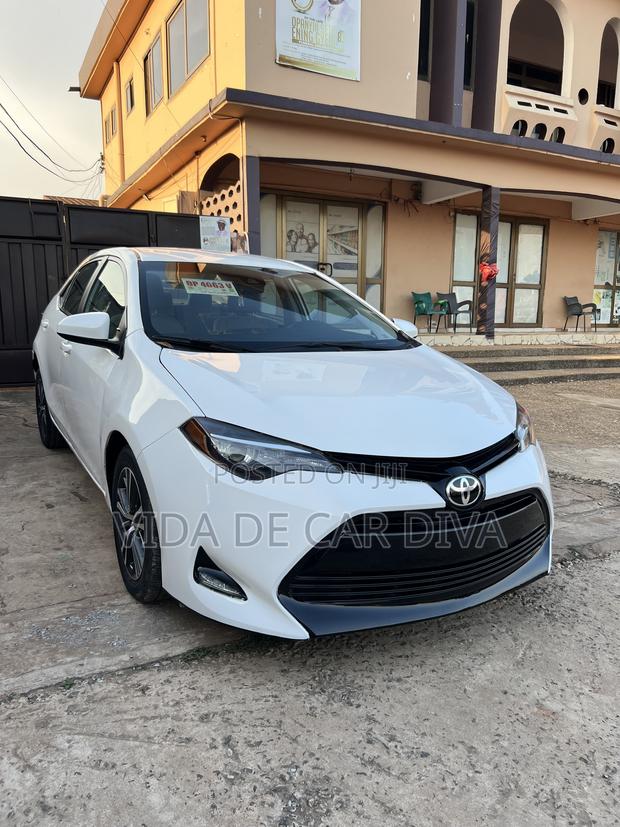 Toyota Corolla SE 4dr Sedan (1.8L 4cyl CVT) 2017 White