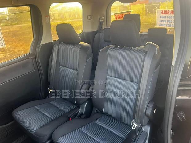 Toyota Voxy X 2WD 7-Seater 2014 Black