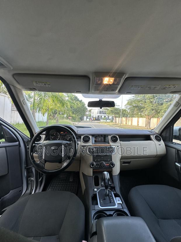 Land Rover Discovery 2012 Silver