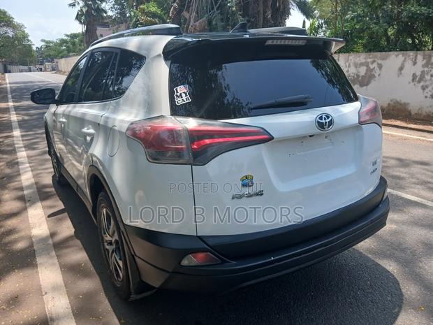 Toyota RAV4 2017 White