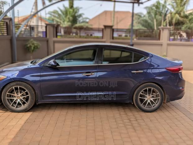 Hyundai Elantra Value Edition Sedan FWD (2.0L 4cyl 6A) 2017 Blue