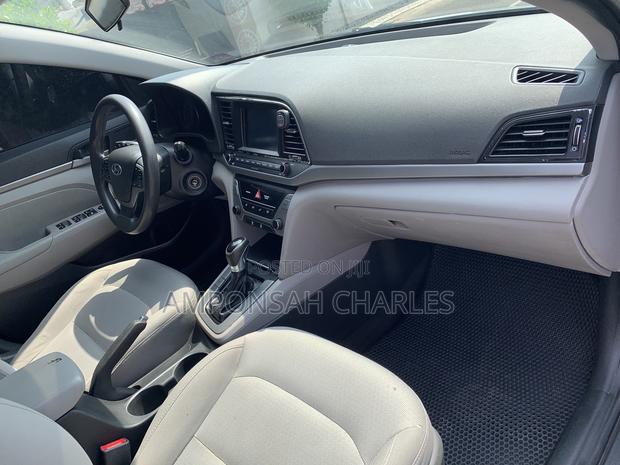 Hyundai Elantra ECO Sedan FWD (1.4L 4cyl 7A) 2017 Silver