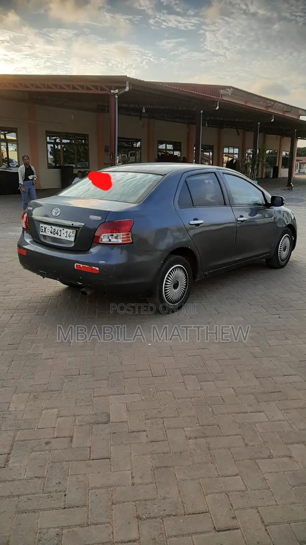 Toyota Yaris 2010 Gray