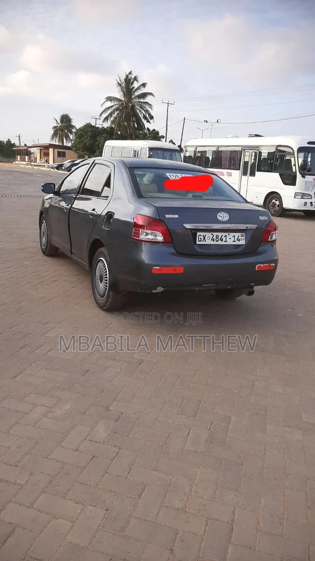 Toyota Yaris 2010 Gray