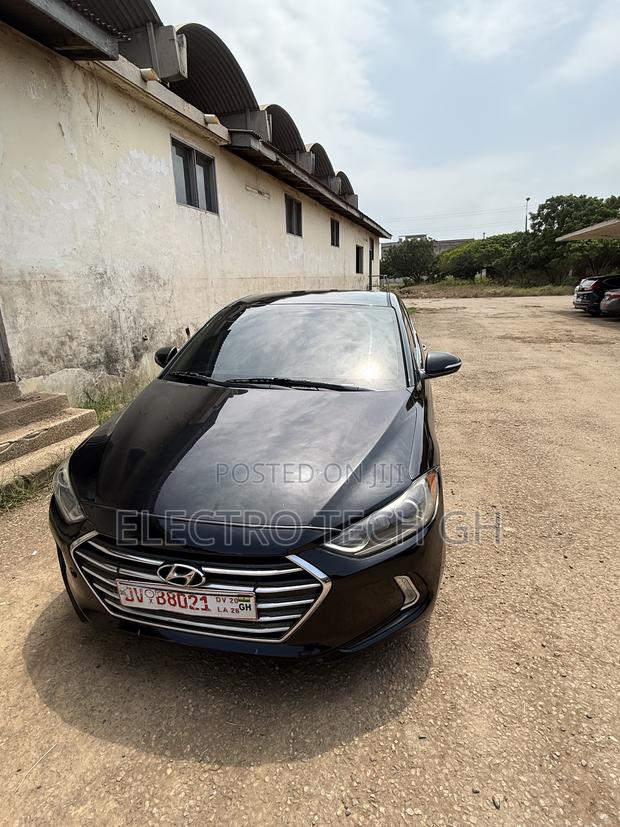 Hyundai Elantra Limited Sedan FWD (2.0L 4cyl 6A) 2017 Black