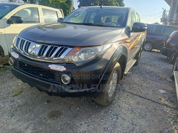 Mitsubishi L200 2016 Gray