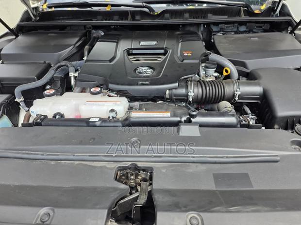 Toyota Land Cruiser 2025 White