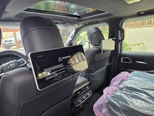 Toyota Land Cruiser 2025 White