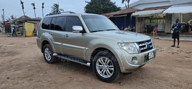 Mitsubishi Pajero V90 3.8 V6 GLS/GLX 2015 Gold