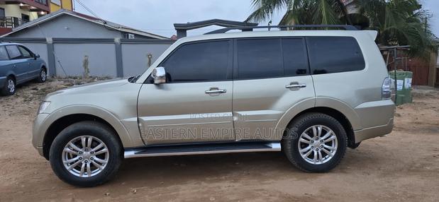 Mitsubishi Pajero V90 3.8 V6 GLS/GLX 2015 Gold