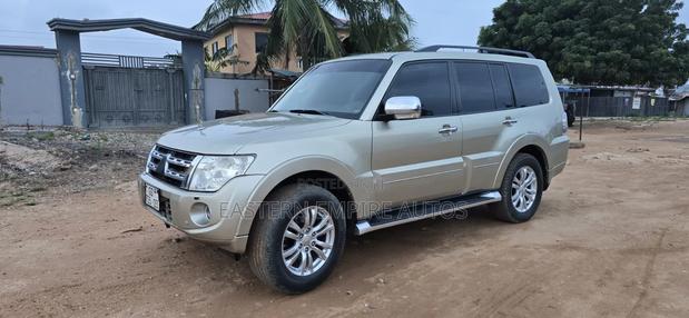 Mitsubishi Pajero V90 3.8 V6 GLS/GLX 2015 Gold