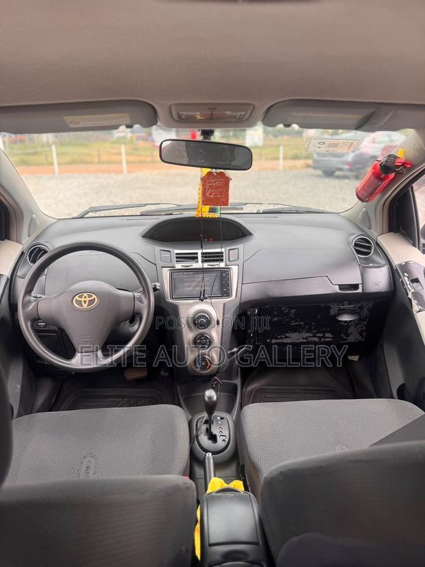 Toyota Vitz 1.0 FWD 5dr 2010 Beige