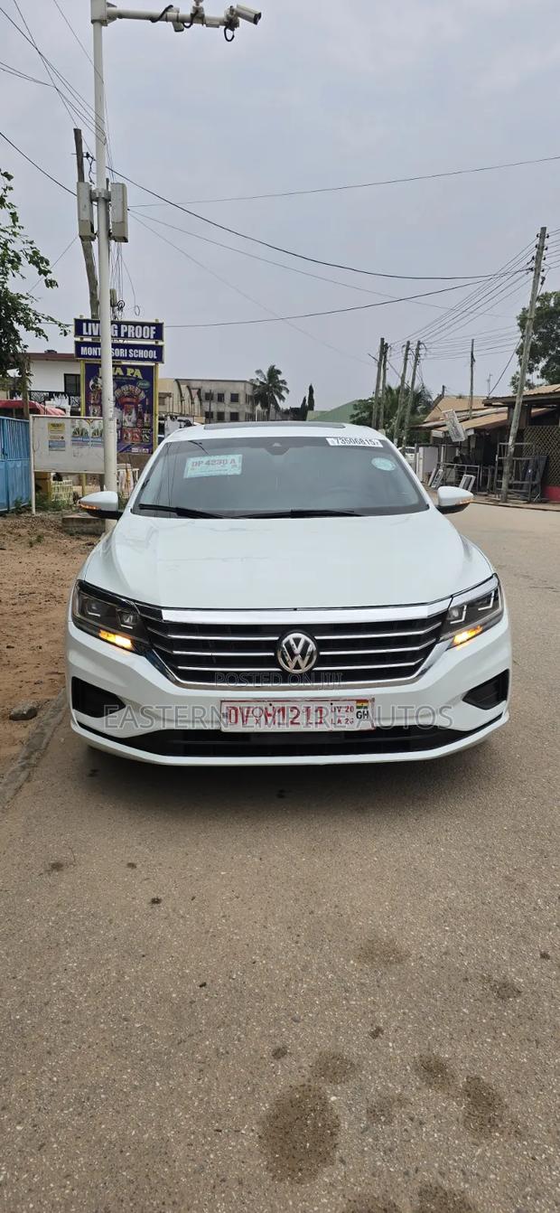 Volkswagen Passat 2.0T Limited Edition 2022 White