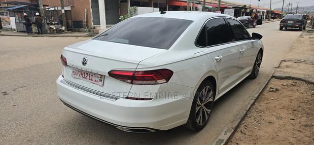 Volkswagen Passat 2.0T Limited Edition 2022 White