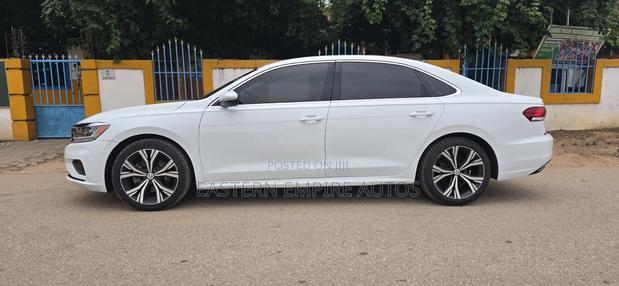 Volkswagen Passat 2.0T Limited Edition 2022 White