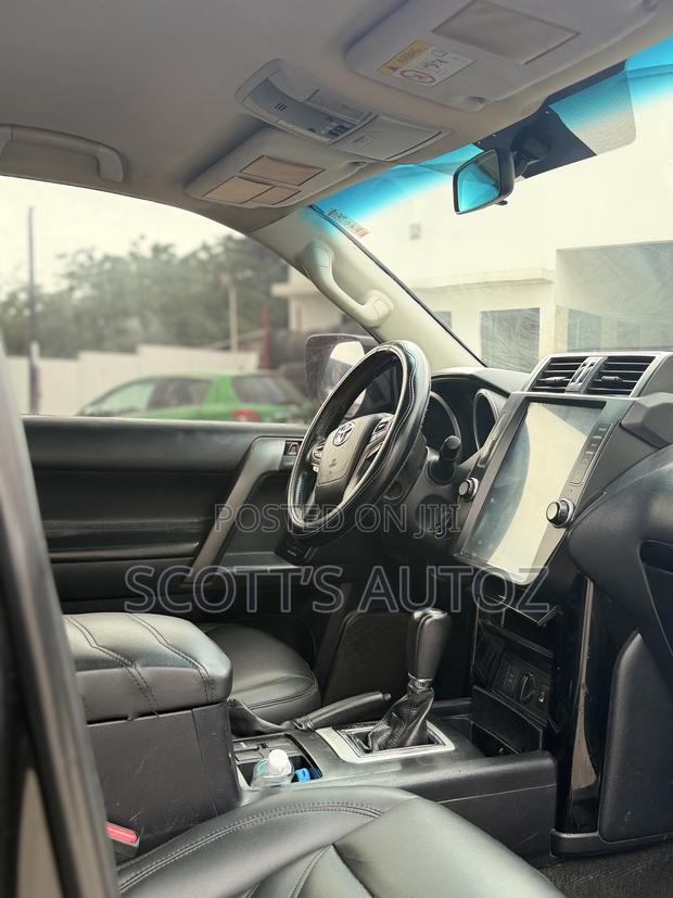 Toyota Land Cruiser Prado 2017 Black