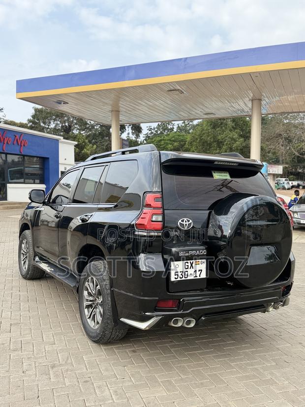 Toyota Land Cruiser Prado 2017 Black
