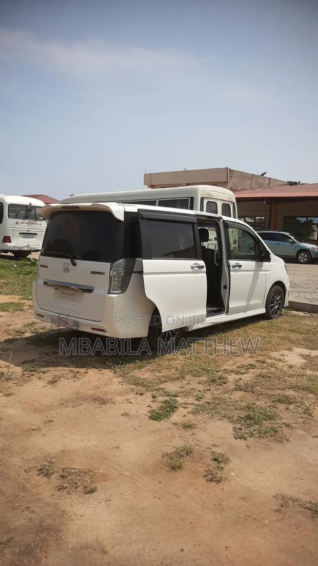 Honda Stepwgn 2012 White