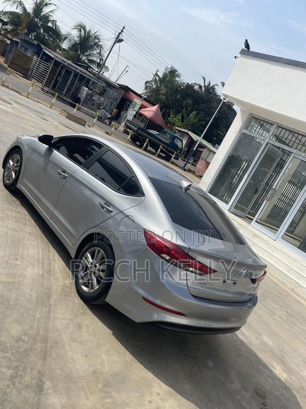 Hyundai Elantra SE Sedan FWD (2.0L 4cyl 6M) 2017 Silver