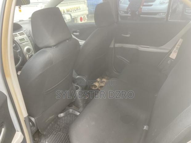 Toyota Yaris 2010 Silver