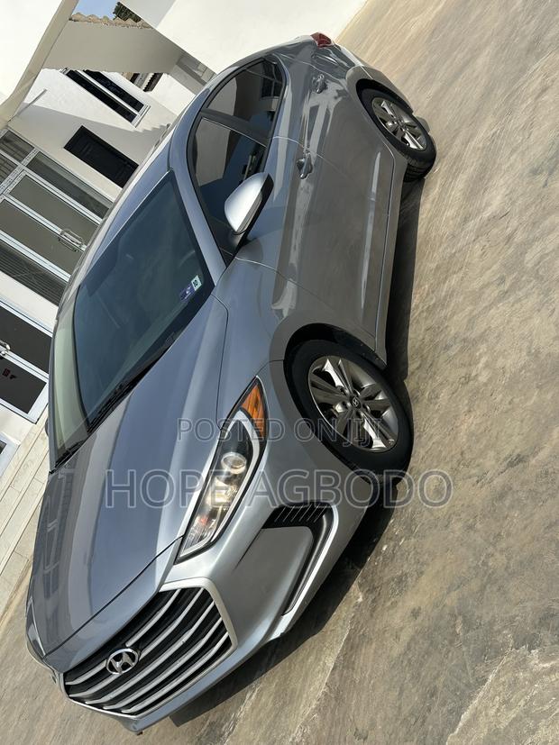 Hyundai Elantra SE Sedan FWD (2.0L 4cyl 6M) 2017 Silver