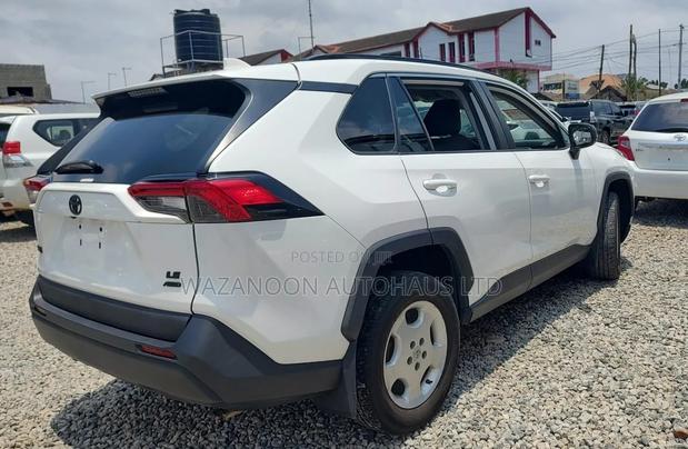 Toyota RAV4 XLE AWD 2020 White