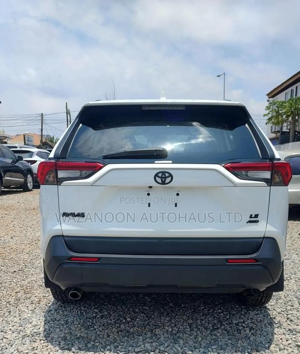Toyota RAV4 XLE AWD 2020 White