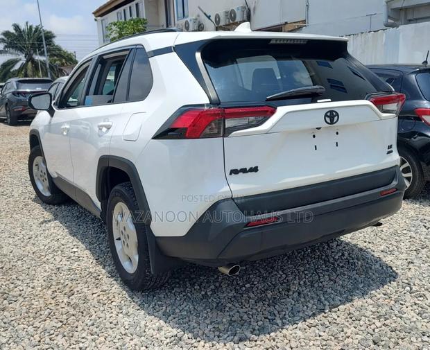 Toyota RAV4 XLE AWD 2020 White