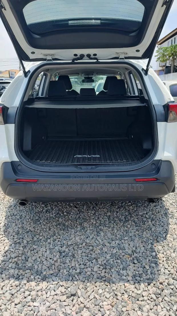 Toyota RAV4 XLE AWD 2020 White