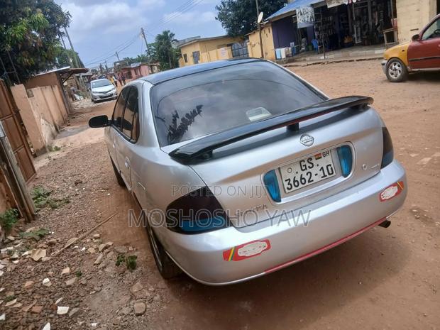 Nissan Sentra 2000 Silver