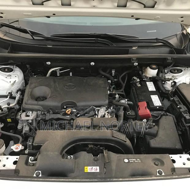 Toyota RAV4 LE AWD 2019 White