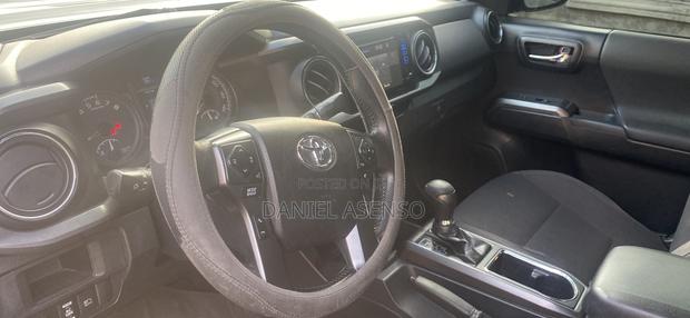 Toyota Tacoma 2018 Gray