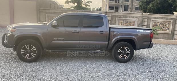 Toyota Tacoma 2018 Gray