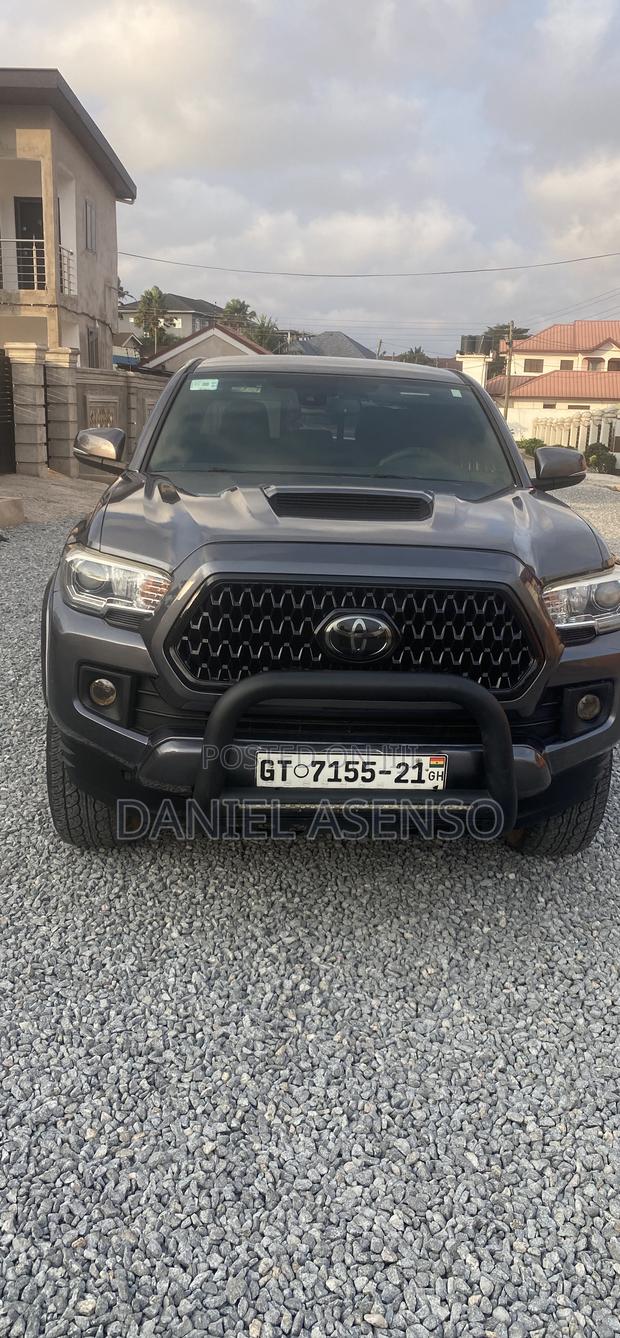 Toyota Tacoma 2018 Gray