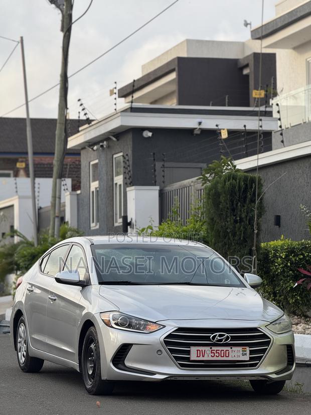 Hyundai Elantra SE Sedan FWD (2.0L 4cyl 6M) 2017 Silver