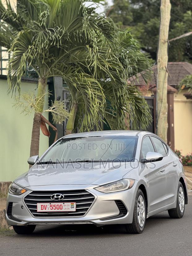 Hyundai Elantra SE Sedan FWD (2.0L 4cyl 6M) 2017 Silver