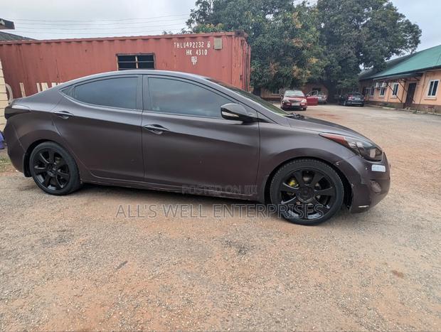 Hyundai Elantra Limited Sedan FWD (1.8L 4cyl 6A) 2016