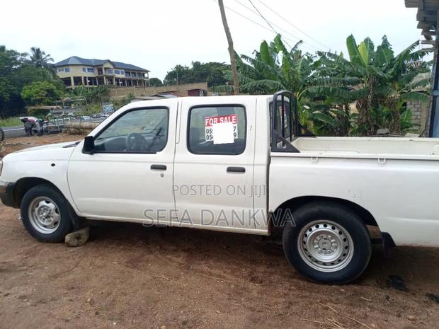 Nissan Hardbody 2004 White