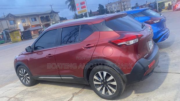 Nissan Kicks 2019 Red